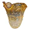 Foto de um(a) Vaso Murano Dourado, da categoria de Vasos. Cada curva deste vaso conta uma história de fogo e sopro. Feito artesanalmente, este Murano carrega a alma da tradição... Vendido no marketplace Trésors.