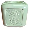 Foto de um(a) Conjunto 2-em-1 Vintage: Garrafa de Licor e Cinzeiro em Cerâmica Verde Celadon – Coleção Georges Aubert, da categoria de Garrafas. Este item único é uma peça de cerâmica de design inteligente e multifuncional, datada provavelmente de meados do século XX.... Vendido no marketplace Trésors.