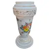 Foto de um(a) Vaso em Vidro Opaline Leitoso – Decoração Floral Pintada à Mão e Filetes Dourados, da categoria de Vasos. Apresentamos um delicado vaso decorativo em vidro leitoso branco, que combina a elegância da opalinagem com a vivacidade da... Vendido no marketplace Trésors.