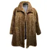 Foto de um(a) Casaco Vintage em Pelúcia Animal Print, da categoria de Casacos. INCRÍVEL casaco VINTAGE, pelúcia acrílica impecável, importado EUA, possui bolsos com acabamento em couro, modelagem... Vendido no marketplace Trésors.
