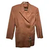 Foto de um(a) Conjunto Tailleur Vintage 100% Lã, da categoria de Casacos. Conjunto tailleur vintage, CGC, Walkyria Spinelli, 100% lã, na cor caramelo escuro, blazer lindíssimo alongado, acinturado,... Vendido no marketplace Trésors.
