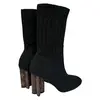 Foto de um(a) Bota Knit Louis Vuitton, da categoria de Botas. Bota Knit Louis Vuitton, saltos estrela com monogramas, italiana, em bom estado de conservação, porém foi retirada as tiras... Vendido no marketplace Trésors.