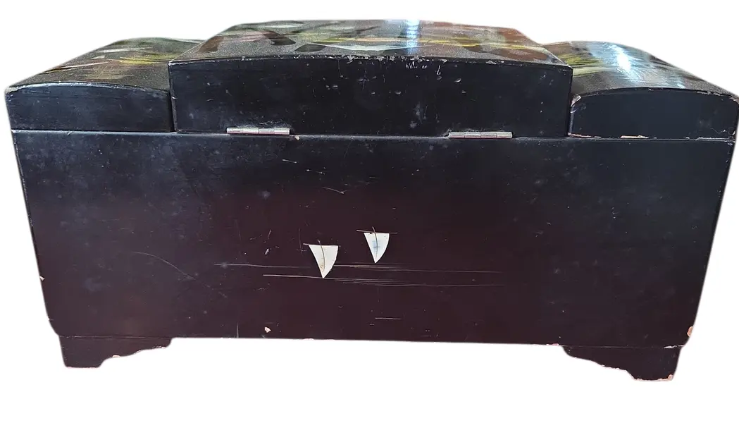 Foto de um(a) Caixa de Musica Japonesa, da categoria de Cestos e Caixas. Equilíbrio perfeito entre arte e engenharia. As caixas de música japonesas são reconhecidas globalmente pela pureza acústica... Mostrado de uma perspectiva diferente. Vendido no marketplace Trésors.