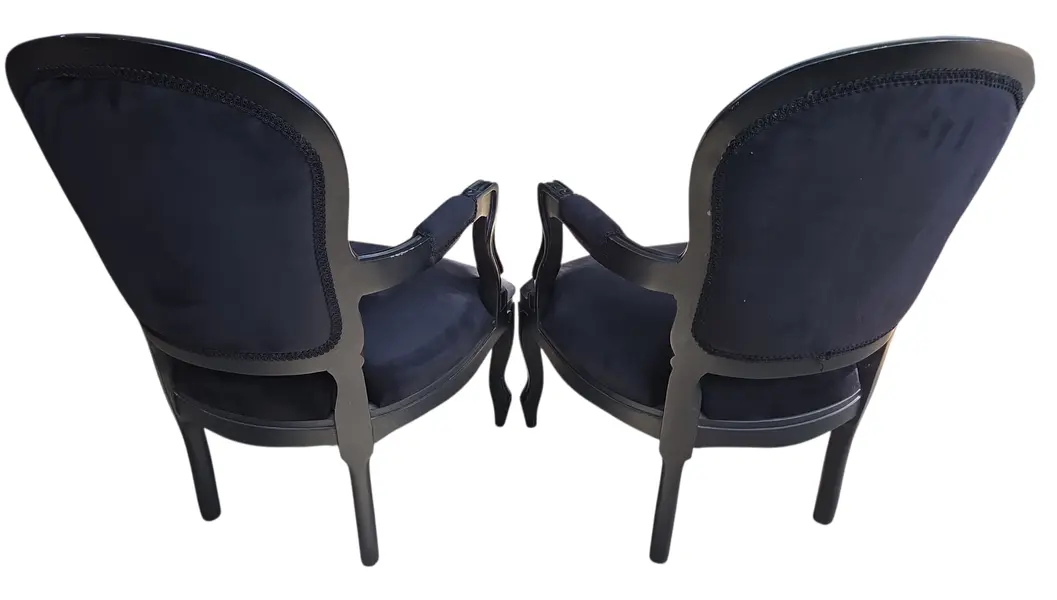 Foto de um(a) Par de Poltronas Luís XV, da categoria de Poltronas. Lindo par de poltronas clássicas em estilo Luis XV, com estrutura em madeira trabalhada e entalhes manuais. Peças autênticas... Mostrado de uma perspectiva diferente. Vendido no marketplace Trésors.