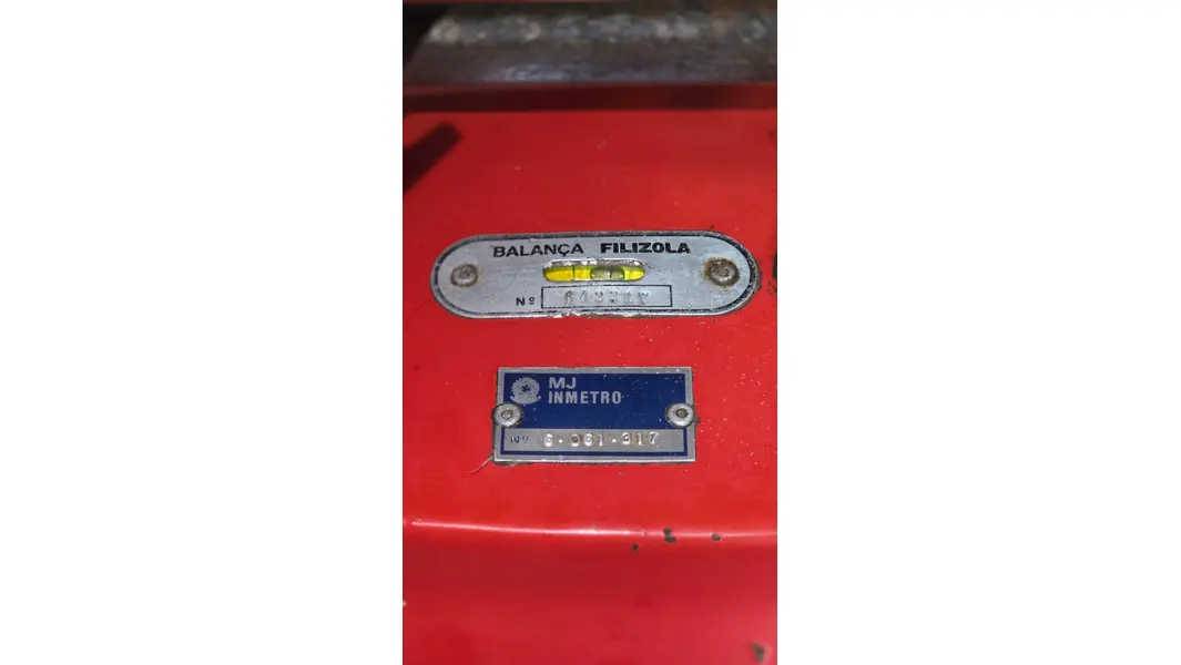 Foto de um(a) Balança Filizola Antiga de Prato - Modelo de Precisão, da categoria de Outros colecionáveis. Relíquia e Precisão: Balança Mecânica Filizola Leve para sua coleção ou estabelecimento um símbolo da indústria brasileira.... Mostrado de uma perspectiva diferente. Vendido no marketplace Trésors.