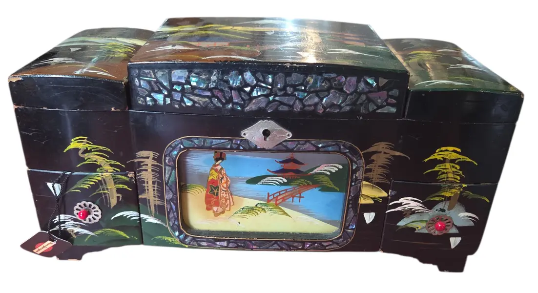 Foto de um(a) Caixa de Musica Japonesa, da categoria de Cestos e Caixas. Equilíbrio perfeito entre arte e engenharia. As caixas de música japonesas são reconhecidas globalmente pela pureza acústica... Vendido no marketplace Trésors.