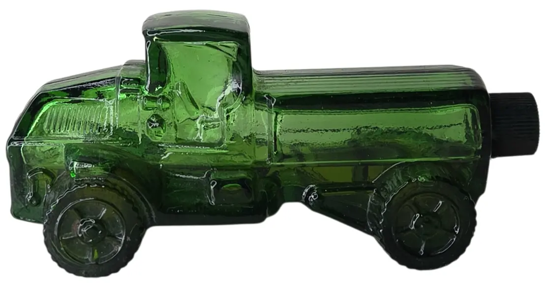 Foto de um(a) Perfume Avon Caminhão Vintage, da categoria de Outros colecionáveis. Perfume Avon Caminhão Verde Colecionável. Mostrado de uma perspectiva diferente. Vendido no marketplace Trésors.