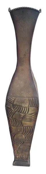 Foto de um(a) Vaso de chão em metal, da categoria de Cachepot. Adicione sofisticação e presença ao seu ambiente com este imponente vaso de chão.Mede: 17x17x93cm de altura. Vendido no marketplace Trésors.