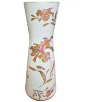Foto de um(a) Vaso em Porcelana Saller - Decoração Floral e Filete a Ouro, da categoria de Vasos. Este elegante vaso em porcelana é uma peça de destaque para colecionadores e amantes de decoração clássica. Com um design... Vendido no marketplace Trésors.