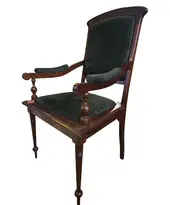 Foto de um(a) Poltrona Antiga em Imbuia Maciça - Estilo Clássico com Estofado Verde Musgo, da categoria de Outras cadeiras . A elegância da imbuia aliada ao conforto de uma peça histórica. Esta poltrona é confeccionada em imbuia maciça, madeira... Vendido no marketplace Trésors.