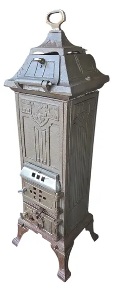 Foto de um(a) Antiga Salamandra de Coluna em Ferro Fundido, da categoria de Outros colecionáveis. Vendido no marketplace Trésors.