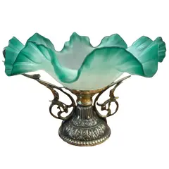 Foto de um(a) Antigo centro de mesa/fruteira em metal e vidro fosco na cor gelo e verde, da categoria de Centro de mesa. Antigo centro de mesa/fruteira, em metal e vidro fosco na cor gelo e verde degradê!. Vendido no marketplace Trésors.