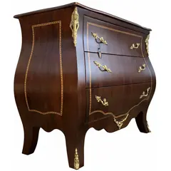 Foto de um(a) Cômoda Bombê de alto padrão em Imbuia, da categoria de Cômodas e Sapateira. Ápice do luxo e da sofisticação para ambientes exclusivos Esta Cômoda Bombê é uma peça magnífica que representa o auge do... Vendido no marketplace Trésors.