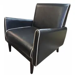 Foto de um(a) Poltrona Retrô Vintage NG Anos 60 – Courvin Preto e Pés Palito, da categoria de Poltronas. Um Ícone do Design Mid-Century para seu Espaço Esta Poltrona Retrô Vintage, modelo NG, é a escolha definitiva para quem... Vendido no marketplace Trésors.