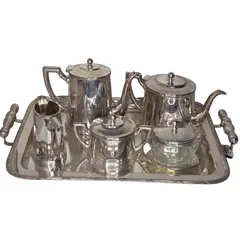 Foto de um(a) Raro Jogo de Prata Wolff 90 – 6 Peças de Alto Luxo, da categoria de Bules. Invista na tradição da prataria mundial com este conjunto exclusivo da renomada marca Wolff. Com banho de Prata 90 —... Vendido no marketplace Trésors.