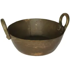 Foto de um(a) Tacho de Cobre Antigo, da categoria de Panelas. Peça clássica e robusta, ideal tanto para uso culinário quanto para decoração rústica e colecionismo. Vendido no marketplace Trésors.