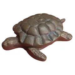 Foto de um(a) Cinzeiro Marinho: Tartaruga em Bronze, da categoria de Cinzeiros. Inspirada na longevidade e resistência das tartarugas marinhas, esta peça decorativa em bronze é um item de destaque para... Vendido no marketplace Trésors.