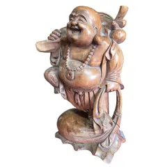 Foto de um(a) Escultura Buda em Madeira Maciça Esculpida à Mão, da categoria de Escultura. Linda peça decorativa entalhada em um único bloco de madeira maciça. Apresenta veios naturais e acabamento primoroso que... Vendido no marketplace Trésors.