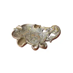 Foto de um(a) Cinzeiro Dragão em Bronze Maciço – Cena Clássica em Relevo, da categoria de Cinzeiros. Uma peça de colecionador que transborda história e elegância. Este cinzeiro em bronze maciço apresenta um detalhado trabalho... Vendido no marketplace Trésors.