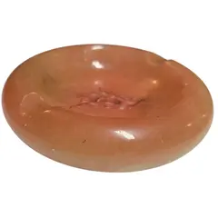 Foto de um(a) Cinzeiro Alabastro, da categoria de Cinzeiros. O peso da elegância. Diferente do vidro frio, o alabastro possui uma temperatura morna e uma textura aveludada que convida... Vendido no marketplace Trésors.