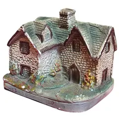 Foto de um(a) Miniatura de Gesso Veranna Bavaria, da categoria de Outros colecionáveis. Mini casinha colecionável década de 70 - Veranna Bavaria Belíssimas miniaturas produzidas em gesso, com o clássico estilo... Vendido no marketplace Trésors.