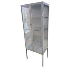 Foto de um(a) Farmacinha Vintage Branca, da categoria de Armários e Guarda Roupas. Autêntica cristaleira hospitalar vintage, popularmente conhecida como "farmacinha". Esta peça combina a robustez do... Vendido no marketplace Trésors.