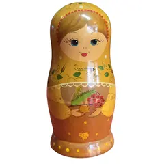 Foto de um(a) Matrioska Russa em Madeira – Conjunto com 3 Bonecas Empilháveis – Pintura Artesanal, da categoria de Bonecas. Adicione um toque de história e folclore à sua decoração com esta encantadora Matrioska (Boneca Russa). Fabricada em madeira... Vendido no marketplace Trésors.