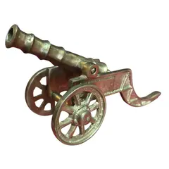 Foto de um(a) Miniatura de Canhão em Bronze Maciço, da categoria de Outros colecionáveis. Peça decorativa de canhão antigo, confeccionada inteiramente em bronze. Uma peça que une robustez e detalhamento, ideal para... Vendido no marketplace Trésors.