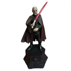 Foto de um(a) Estátua Conde Dookan (Count Dooku) Star Wars - Peça de Xadrez Colecionável (Rei Preto) - Pintado à Mão, da categoria de Figuras de ação. Domine o tabuleiro com a elegância e o poder do lado sombrio. Esta estátua detalhada do Conde Dookan (Darth Tyranus) faz... Vendido no marketplace Trésors.