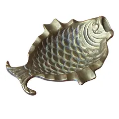 Foto de um(a) Cinzeiro Decorativo Peixe em Bronze, da categoria de Cinzeiros. Lindo cinzeiro vintage em formato de peixe, confeccionado em metal maciço bronze com pátina original do tempo. Vendido no marketplace Trésors.