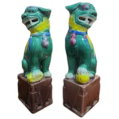 Foto de um(a) Par de Cães de Fó em Cerâmica Policromada Estilo Sancai - Leões Guardiões Chineses, da categoria de Outros colecionáveis. Magnífico par de Cães de Fo (também conhecidos como Leões de Fu ou Leões Guardiões), símbolos milenares de proteção, sorte e... Vendido no marketplace Trésors.