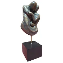 Foto de um(a) Escultura "A Caridade" Cristina Loyola, da categoria de Escultura. Magnífica escultura autoral da artista plástica Cristina Loyola, conhecida pelo seu estilo único que mistura elementos da... Vendido no marketplace Trésors.