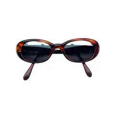 Foto de um(a) Óculos Vintage Marie Claire, da categoria de Óculos. Óculos VINTAGE Marie Claire, armação em acetato na cor marrom avermelhado, semi transparência, lentes escuras pretas. Seu... Vendido no marketplace Trésors.