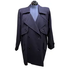 Foto de um(a) Pra Coats Lã Alfaiataria Vintage Estilista Milka, da categoria de Casacos. Pea coats, ou casaco marinheiro, é um clássico e este é da grande estilista brasileira Milka, que teve o auge do seu sucesso... Vendido no marketplace Trésors.
