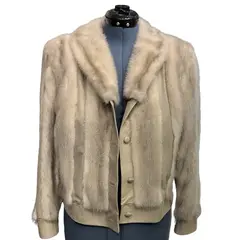 Foto de um(a) Jaqueta Vintage Creme em Couro e Pele, da categoria de Casacos. Jaqueta vintage em couro creme e pele legítima, confeccionada em ateliê/peleteria, possui fechamento frontal por botões,... Vendido no marketplace Trésors.