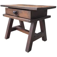Foto de um(a) Mesa de Cabeceira em Madeira Maciça Antiga com Gaveta e Puxador de Madeira, da categoria de Cabeceiras. Excelente mesa de cabeceira confeccionada integralmente em madeira maciça de alta densidade e com estrutura robusta. Vendido no marketplace Trésors.