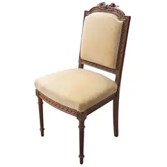 Foto de um(a) Cadeira Antiga Luís XVI em Madeira Nobre Entalhada, da categoria de Outras cadeiras. Elegante cadeira de época clássico francês (Luís XVI), confeccionada em madeira nobre de alta densidade com ricos detalhes... Vendido no marketplace Trésors.