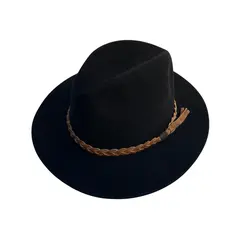 Foto de um(a) Chapéu Fedora Bailey, da categoria de Chapéus. Chapéu Fedora Bailey, americano, em feltro e faixa em couro trançado Cor preto Coroa vincada Cone médio Aba 6cm Banda... Vendido no marketplace Trésors.
