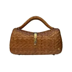 Foto de um(a) Bolsa Vime Vintage, da categoria de Bolsas. * Bolsa vintage em vime, um clássico desde a década de 50 à década de 70. Essas belíssimas bolsas são muito usadas tanto... Vendido no marketplace Trésors.