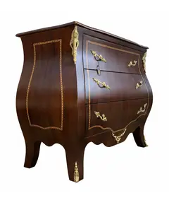 Foto de um(a) Cômoda Bombê de Alto Padrão em Imbuia, da categoria de Cômodas e Sapateira. O Ápice do Luxo e da Sofisticação para Ambientes Exclusivos Esta Cômoda Bombê é uma peça magnífica que representa o auge do... Vendido no marketplace Trésors.