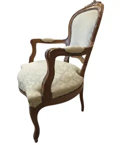 Foto de um(a) Magníficas Poltronas “Decorações Imperial” – Dante Millarch | Estilo Clássico, da categoria de Poltronas. Magnífica poltrona “Decorações Imperial”, criação atribuída a Dante Millarch, exemplar de mobiliário clássico de alto... Vendido no marketplace Trésors.