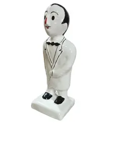 Foto de um(a) Amigo da Onça - Porcelana, da categoria de Outros colecionáveis. Leve para casa o personagem mais debochado da história das tirinhas brasileiras! Esta estátua do Amigo da Onça traz o traço... Vendido no marketplace Trésors.