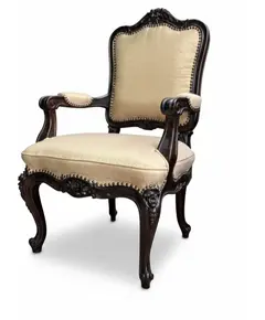 Foto de um(a) Poltrona Luis XV, da categoria de Poltronas. Poltrona Luis XV. Unindo o charme do estilo clássico ao conforto contemporâneo, esta peça é perfeita para transformar salas... Vendido no marketplace Trésors.