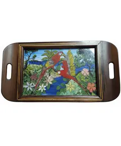 Foto de um(a) Rara Bandeja em Marchetaria com Pintura e Asas de Borboleta, da categoria de Bandejas. Bela bandeja antiga, um verdadeiro exemplar de artesanato artístico. A peça apresenta uma moldura robusta em madeira nobre... Vendido no marketplace Trésors.