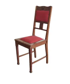 Foto de um(a) Cadeira Centenária, da categoria de Outras cadeiras . Adicione personalidade e história ao seu ambiente com esta belíssima cadeira centenária, uma das madeiras mais nobres e... Vendido no marketplace Trésors.