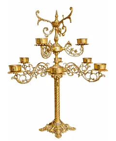 Foto de um(a) Candelabro Clássico em Bronze – 9 Bocas, da categoria de Castiçais. Elegante candelabro em bronze, com 9 bocas e rica ornamentação de inspiração clássica. Peça de presença marcante, ideal para... Vendido no marketplace Trésors.