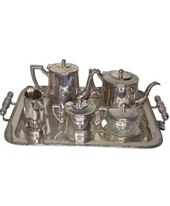 Foto de um(a) Raro Jogo de Prata Wolff 90 – 6 Peças de Alto Luxo, da categoria de Bules. Invista na tradição da prataria mundial com este conjunto exclusivo da renomada marca Wolff. Com banho de Prata 90 —... Vendido no marketplace Trésors.