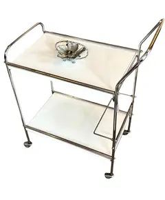 Foto de um(a) Carrinho de Chá Vintage Modernista - Formica Original, da categoria de Carrinhos de bar e auxiliares. ***NÃO ACOMPANHA O CINZEIRO*** Carrinho de chá vintage modernista Peça em formica toda original. Peça com Marcas do tempo. Vendido no marketplace Trésors.