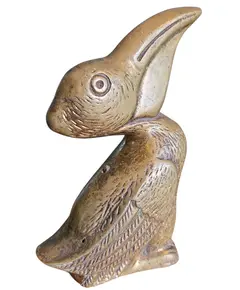 Foto de um(a) Pelicano Sereno: Escultura em Bronze com Bico Característico, da categoria de Escultura. Esta elegante escultura em bronze capta a essência da tranquilidade e da curiosidade do pelicano. Meticulosamente... Vendido no marketplace Trésors.