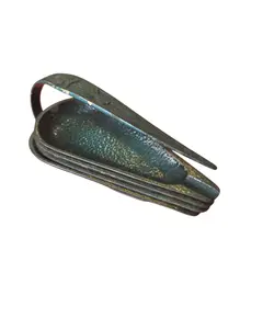 Foto de um(a) Cinzeiro Israelense em Relevo, da categoria de Cinzeiros. Uma peça que é pura história. Este cinzeiro traz gravuras detalhadas em alto-relevo que homenageiam os marcos históricos de... Vendido no marketplace Trésors.